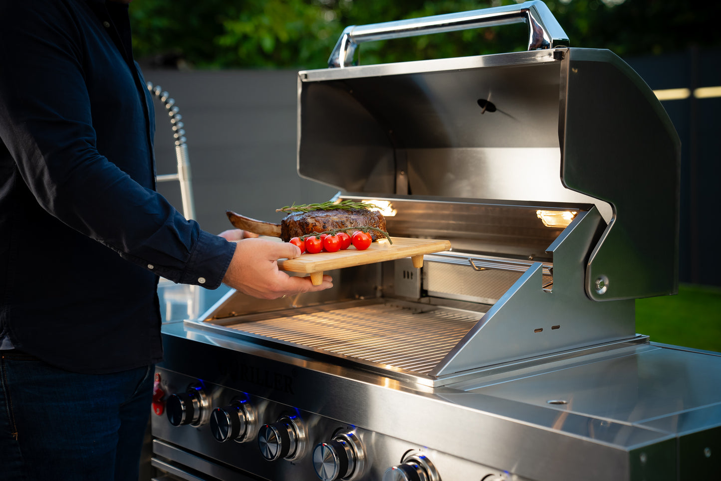 Grillmaster Selected Silver Edelstahl-Outdoorküche - Inkl. Rotisserie, 4+2 Brenner, 296x58x143 cm - vormontiert