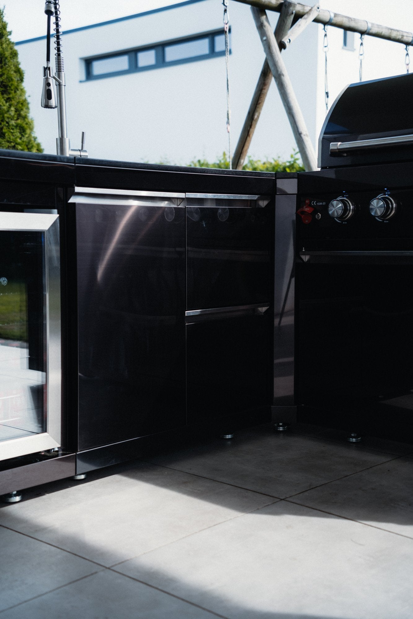 CoolZone Rockster Cocina de exterior de acero inoxidable negro, 96x58x90cm incl. Superficie de trabajo de granito-premontada